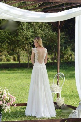 Originální krajkové bílé tylové lehké a vzdušné svatební šaty s rukávem...